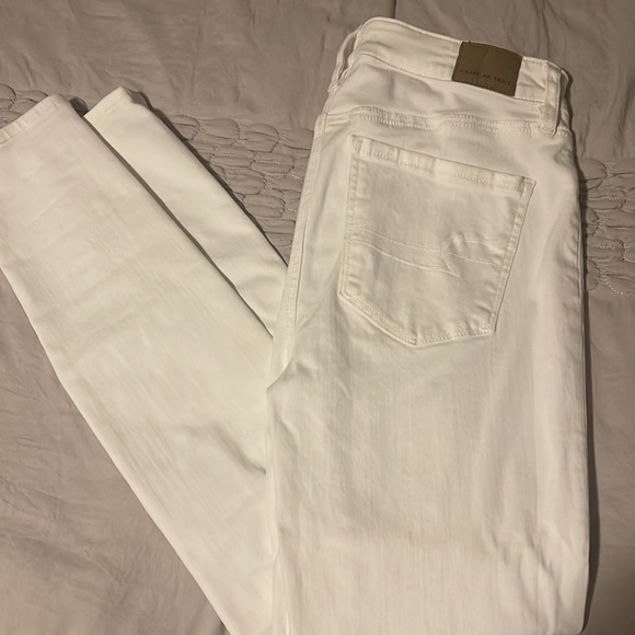 American Eagle High Rise Skinny Jean. Never worn. Size 6R - Picture 3 of 3